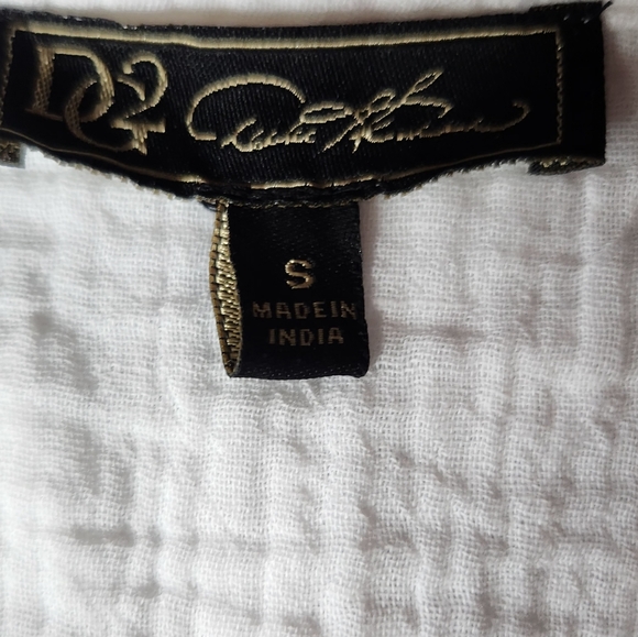 Eyelet Cap Sleeve Top - Picture 4 of 4